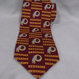 NFL 2006 NFLP Washington Redskins Grid Men's Necktie Burgundy with Logo